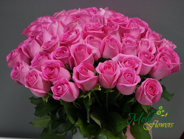 Set of 55 pink roses 40 cm in a vase, Bacio de Bolle, and Raffaello 150g photo